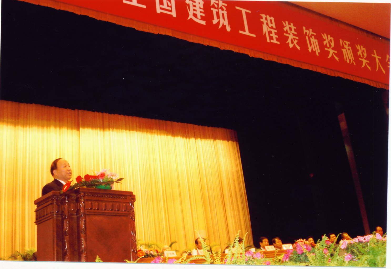 藍天公司洪總代表獲獎單位發言 